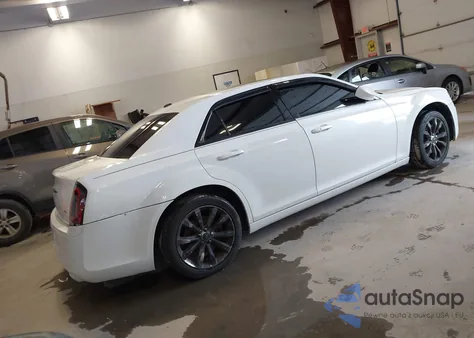 2014 Chrysler 300 300S z USA, uszkodzony, nr VIN 2C3CCAGG0EH297744